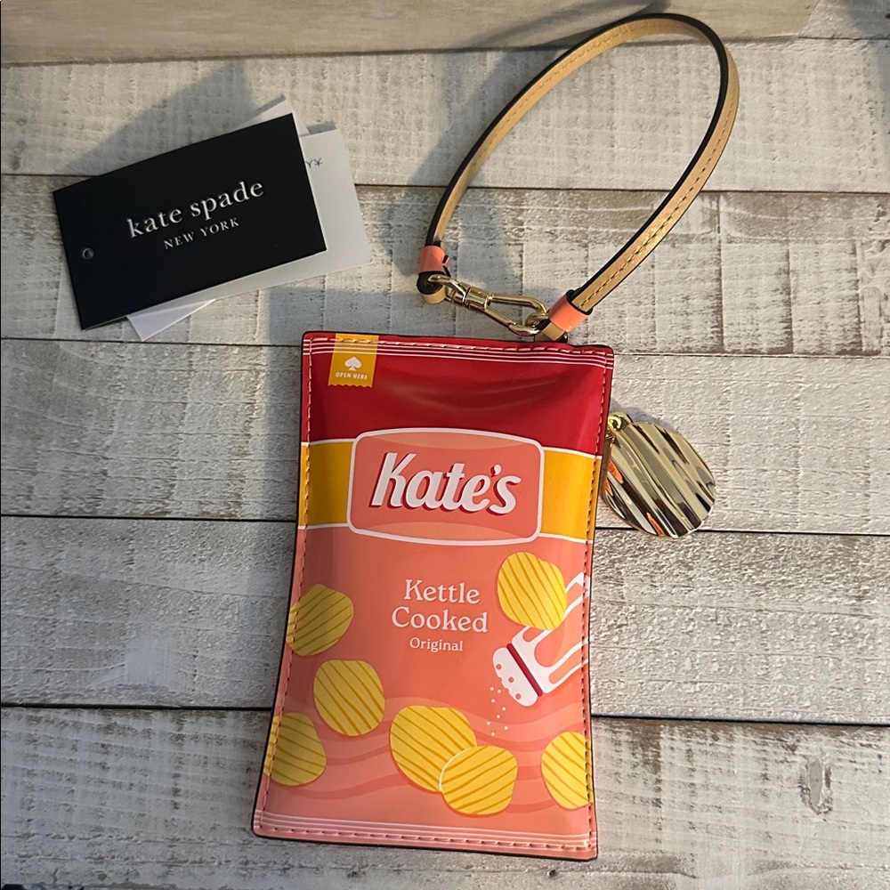 Nwt Kate spade snack time Kate’s kettle cooked chips wristlet